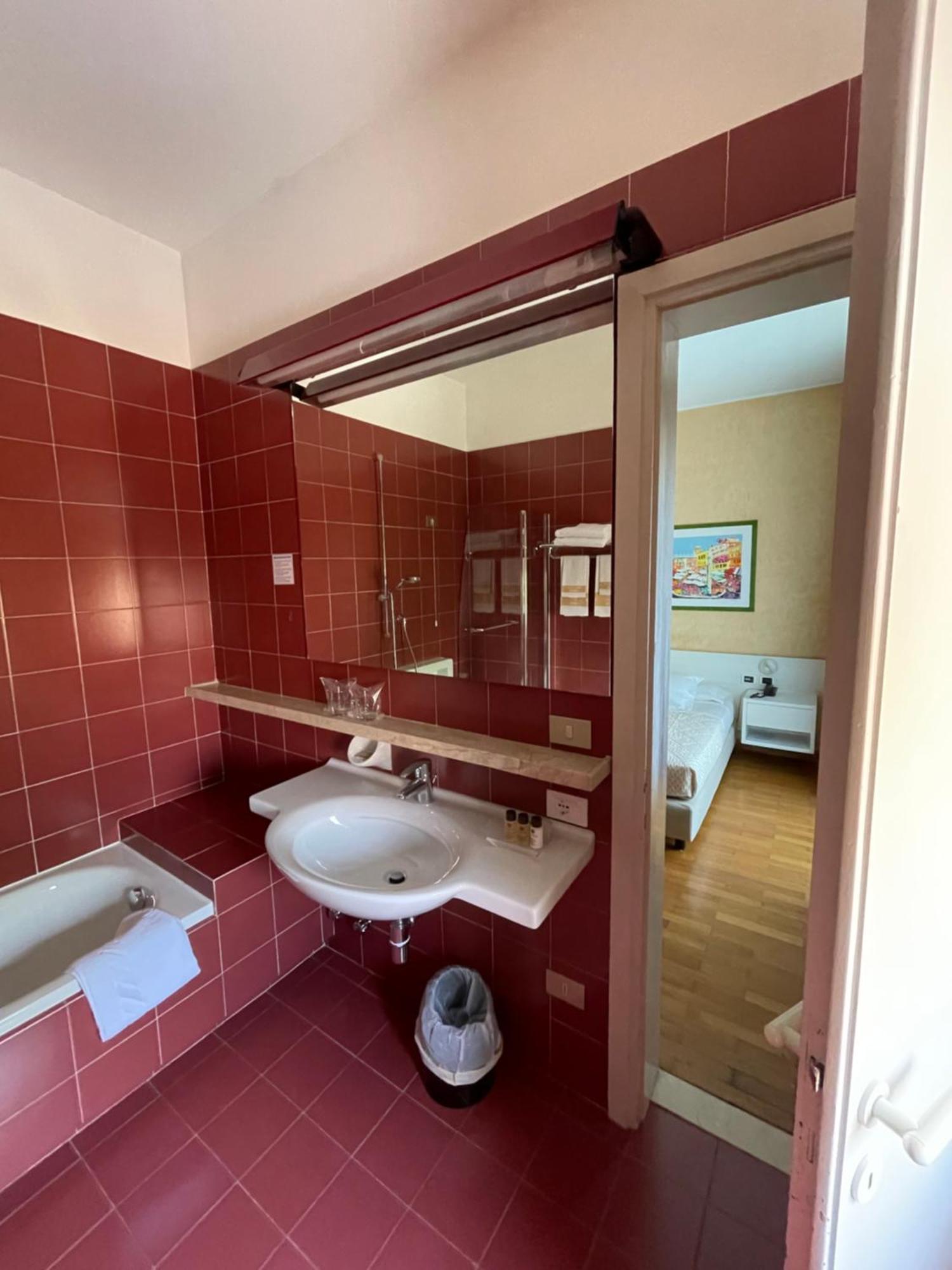 Le Petit Du Lac Sirmione Habitación foto