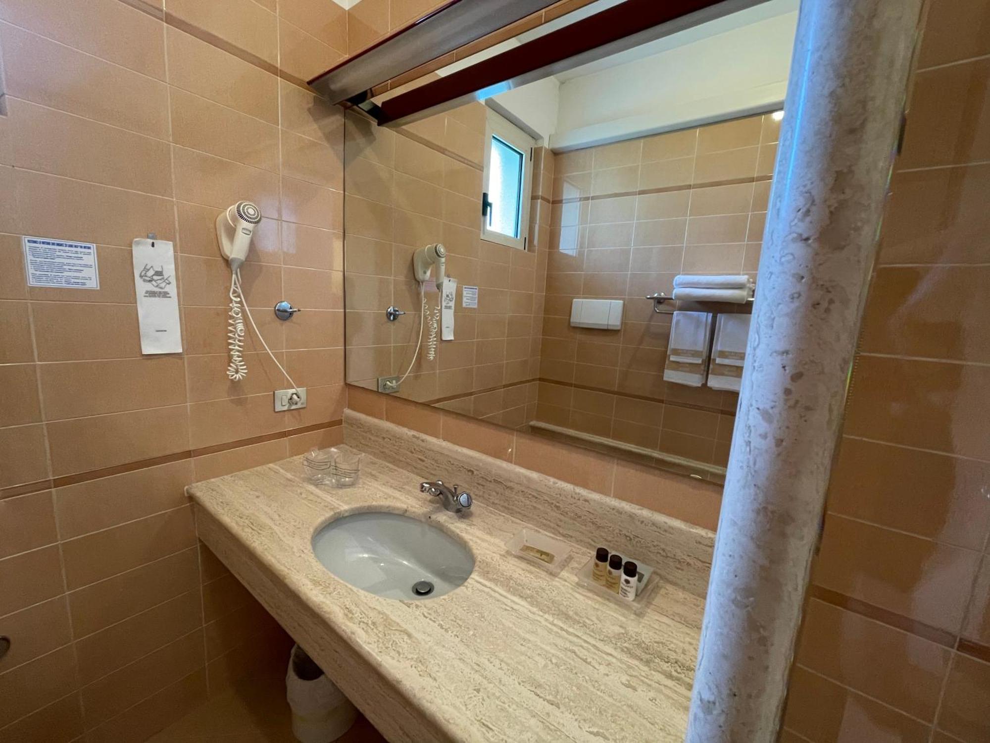 Le Petit Du Lac Sirmione Habitación foto