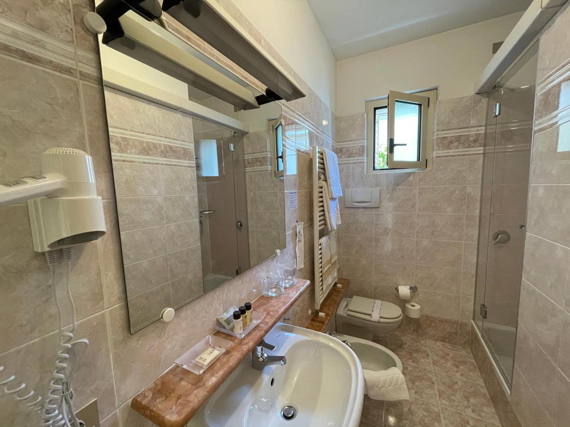 Le Petit Du Lac Sirmione Habitación foto
