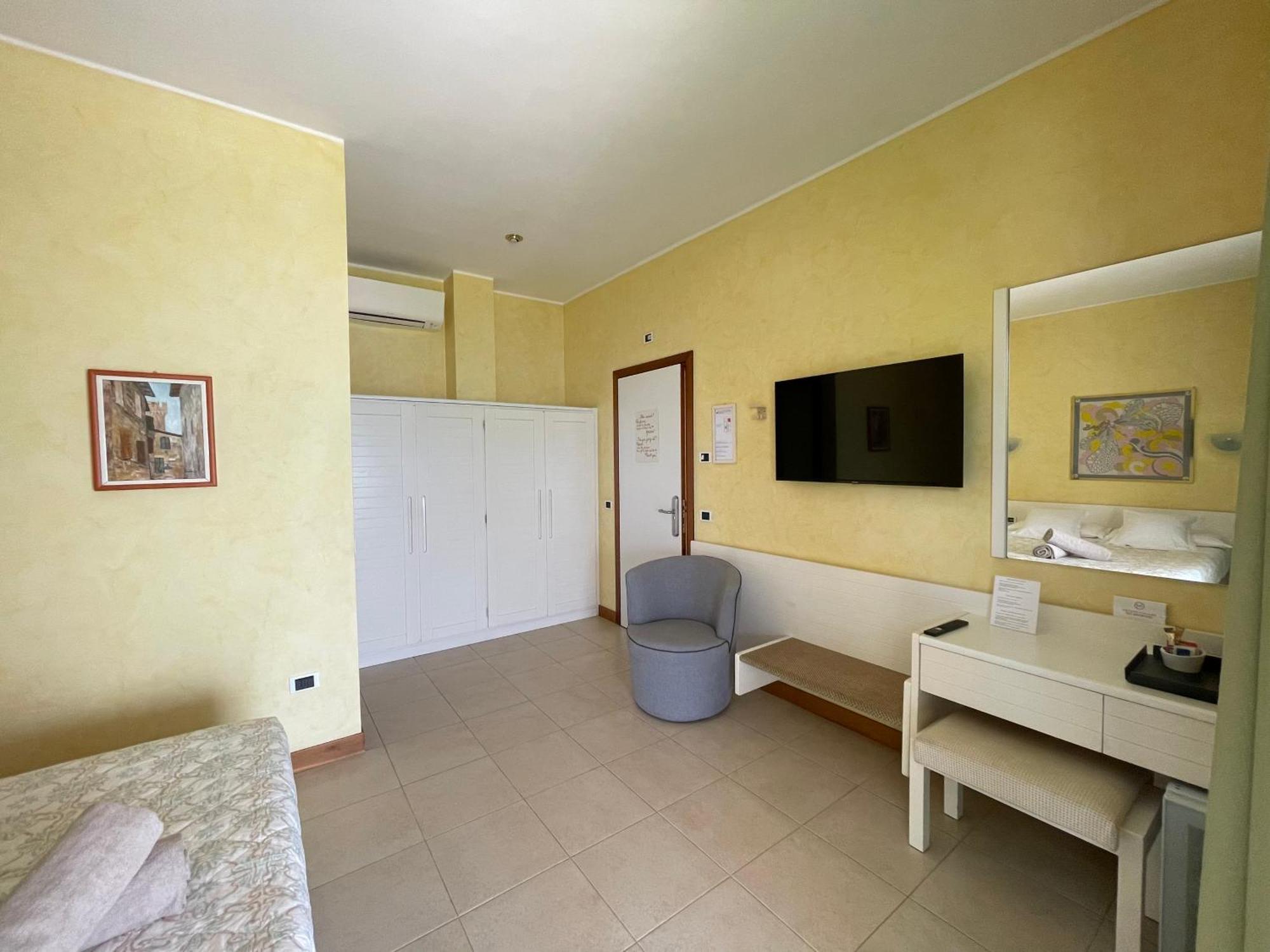 Le Petit Du Lac Sirmione Habitación foto
