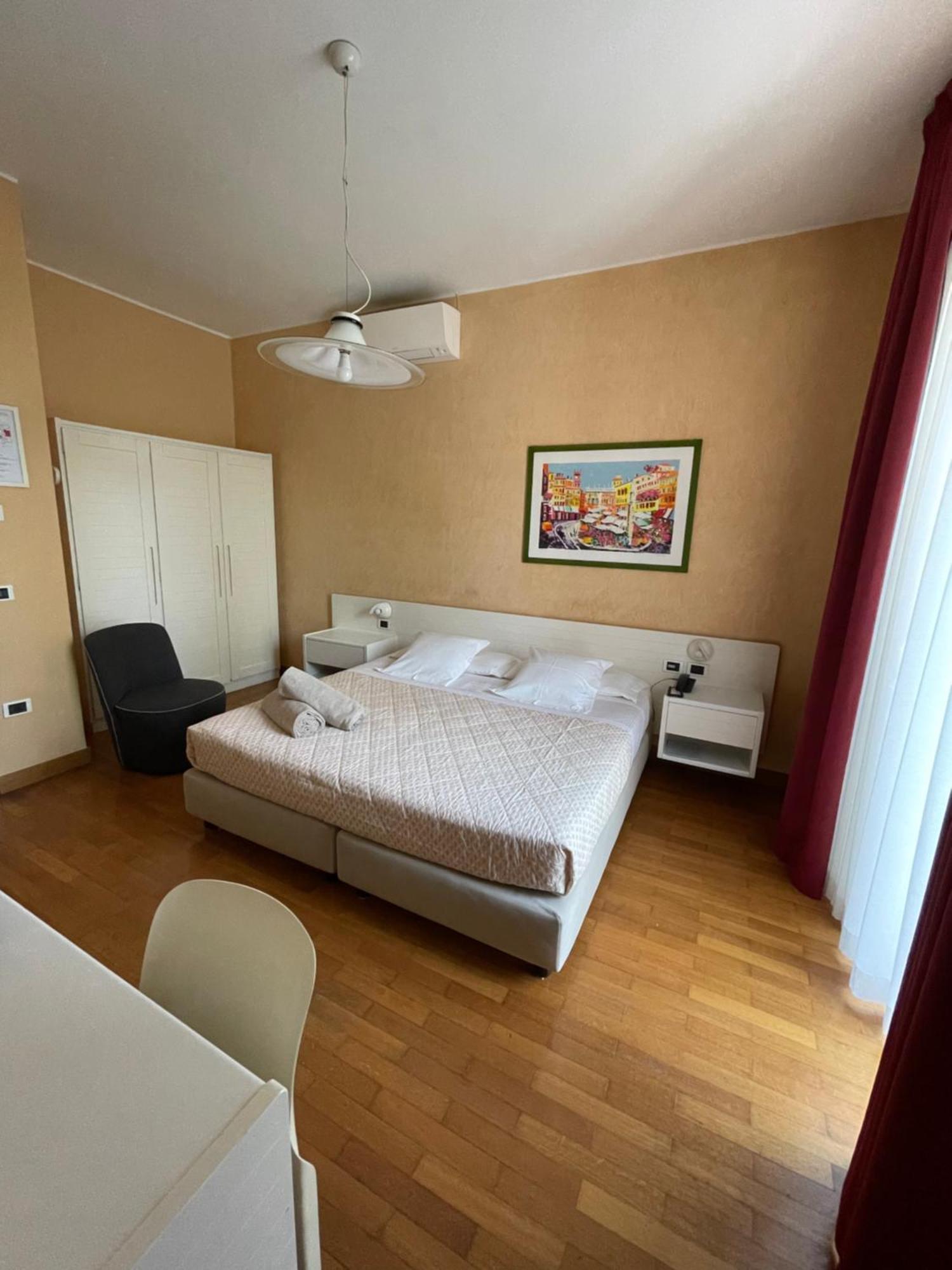 Le Petit Du Lac Sirmione Habitación foto