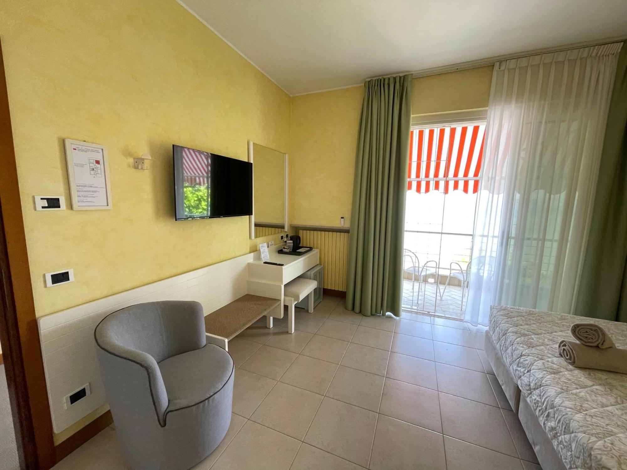 Le Petit Du Lac Sirmione Habitación foto