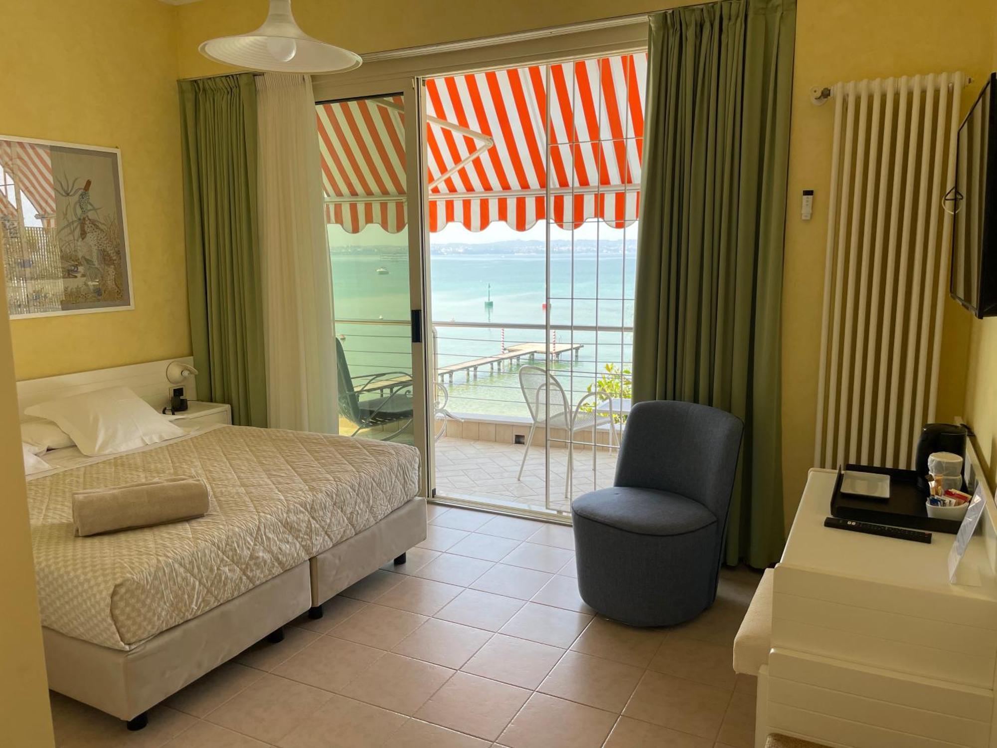 Le Petit Du Lac Sirmione Habitación foto