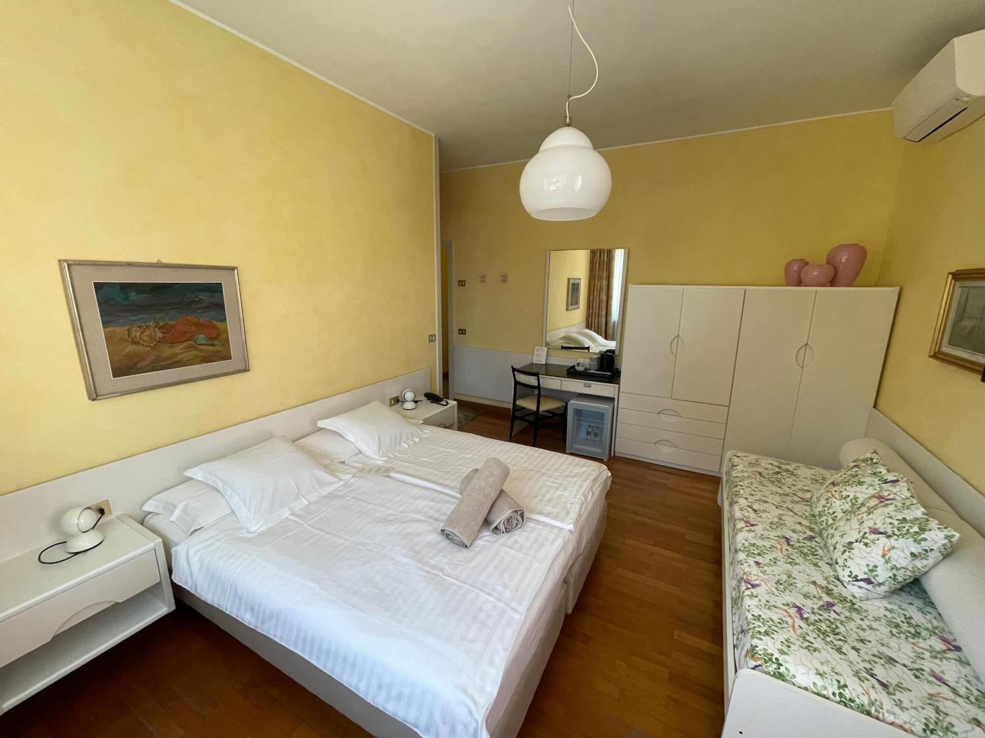 Le Petit Du Lac Sirmione Habitación foto