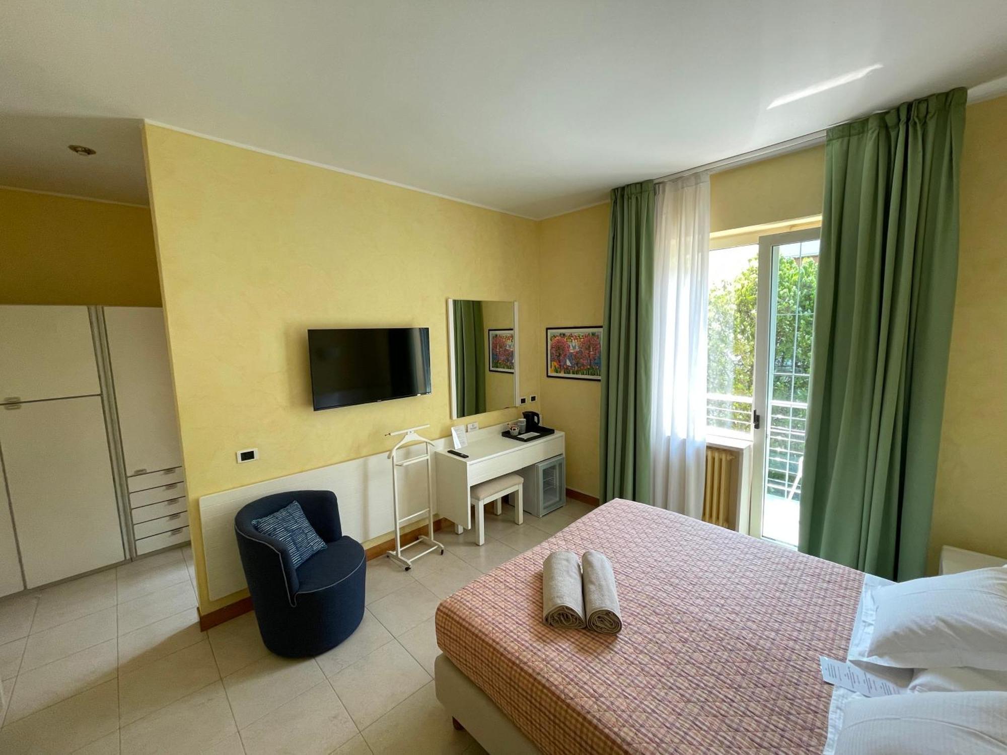Le Petit Du Lac Sirmione Habitación foto