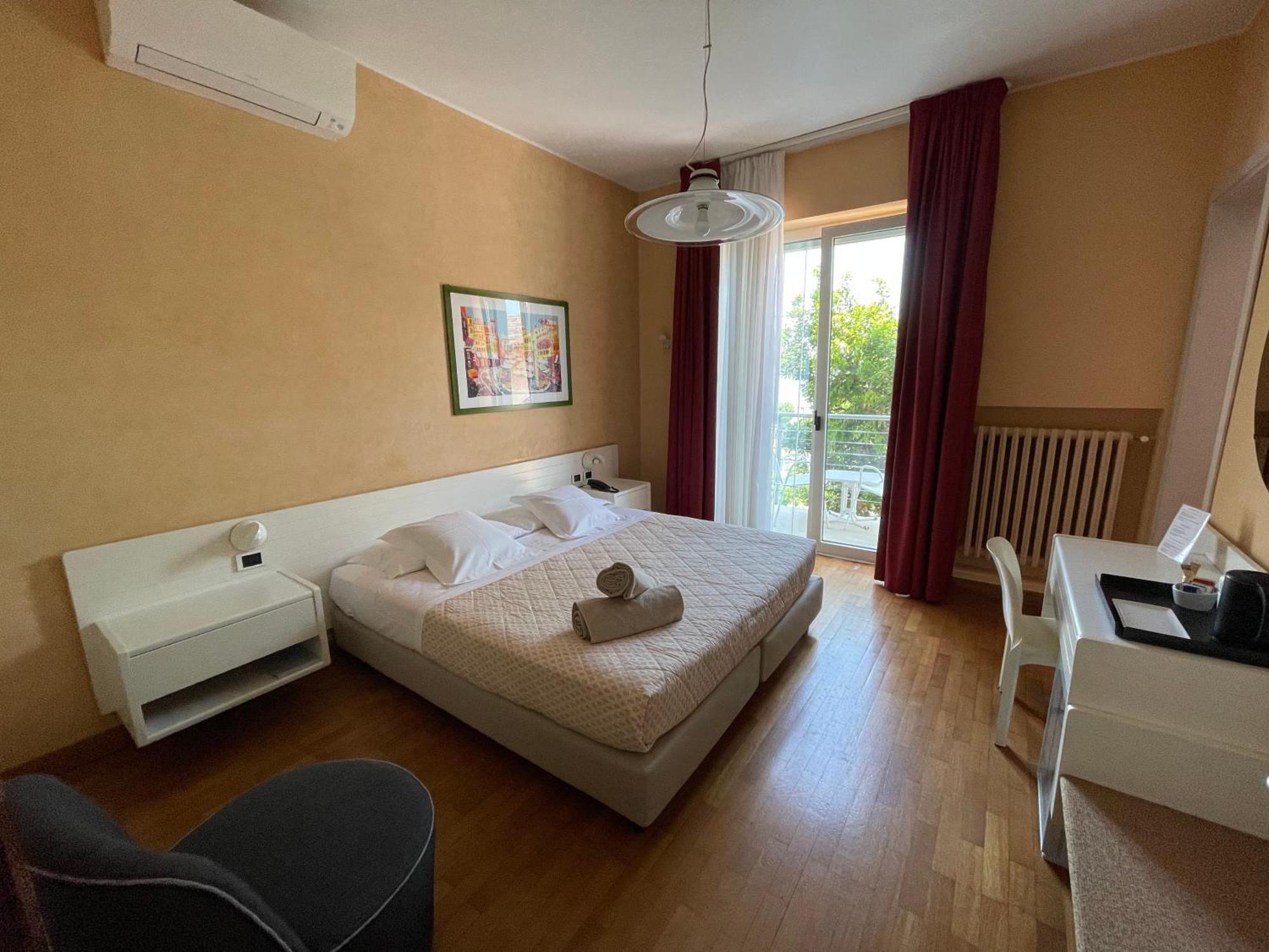Le Petit Du Lac Sirmione Habitación foto